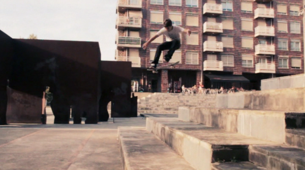 Skateboarder Manu ETCHEGOYEN dans DVD SKATE Anagram Crazy Extreme Skate