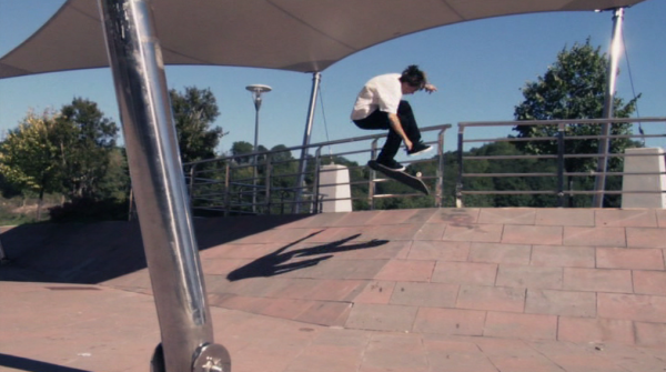 Skateboarder Manu ETCHEGOYEN dans DVD SKATE Anagram Crazy Extreme Skate Skateboarder Manu ETCHEGOYEN dans DVD SKATE Anagram Crazy Extreme Skate