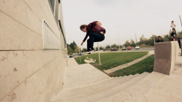 skateboarder Hugo Maillard dans DVD SKATE Anagram Crazy Extreme Skate
