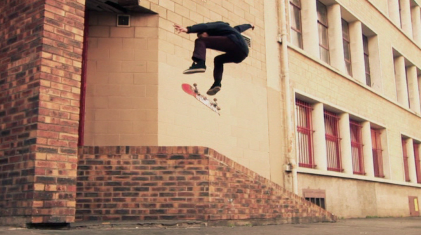 skateboarder JP Trioulier dans DVD SKATE Anagram Crazy Extreme Skate