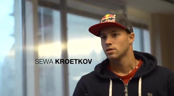 Skateboarders au bureau à Chicago : Sewa Kroetov