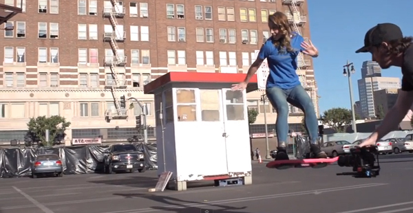 Huvr Board : skateboard volant de "Retour vers le futur" : vole