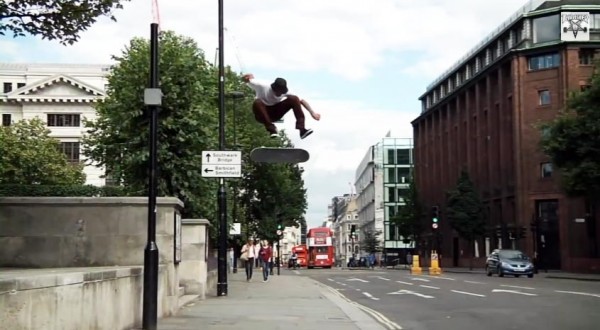 Flip Over gap - vidéo skate SUPRA-Residency in the UK
