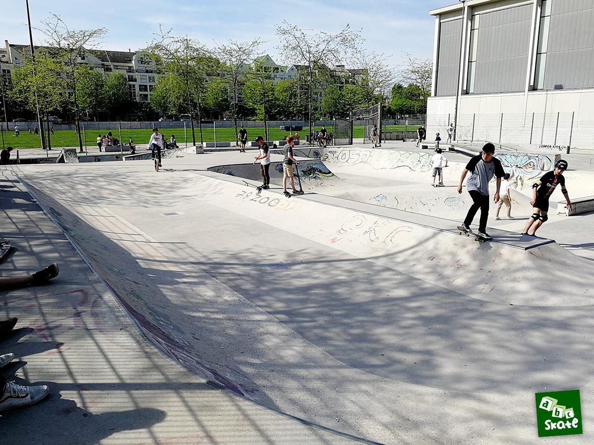 Skatepark Rueil-Malmaison : drop mini rampe