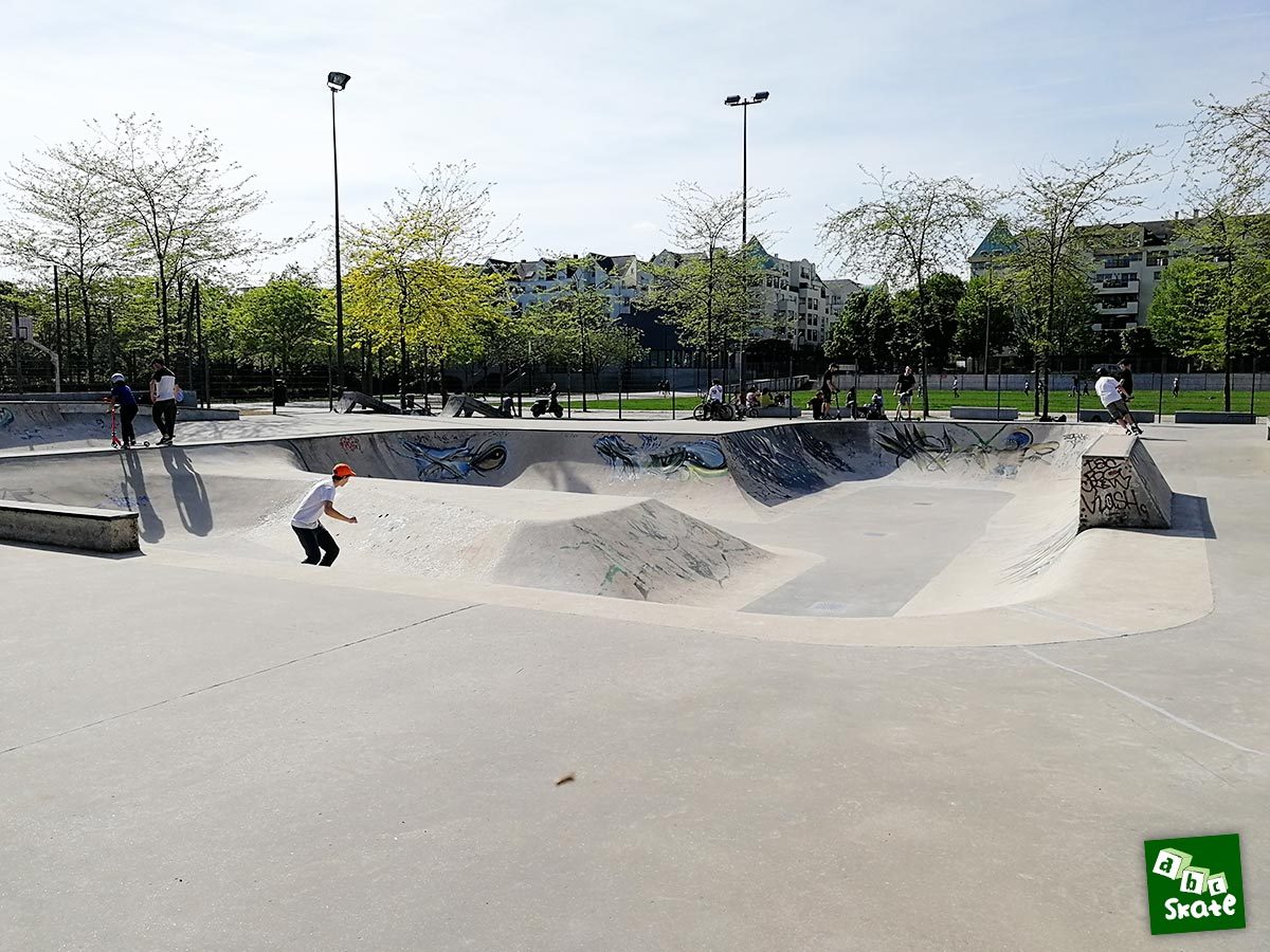 Skatepark Rueil-Malmaison : plan incliné bowl