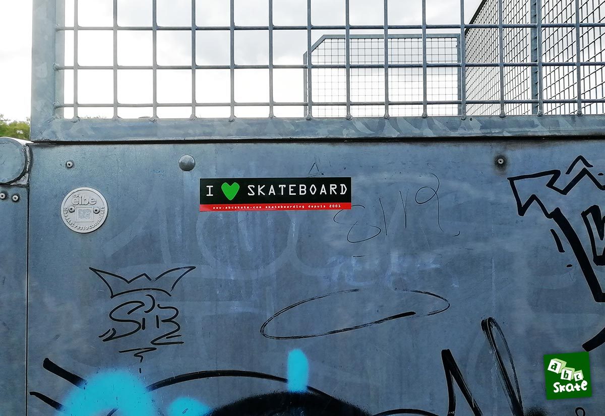 Skatepark Bois d'Arcy : sticker I Love skateboarding