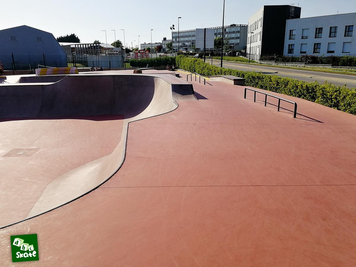 Skatepark de Crozon : bowl et rails