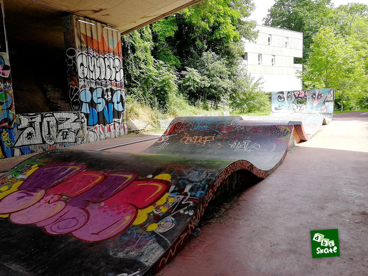 Skatepark la Courrouze : bosses avec gap et quarter