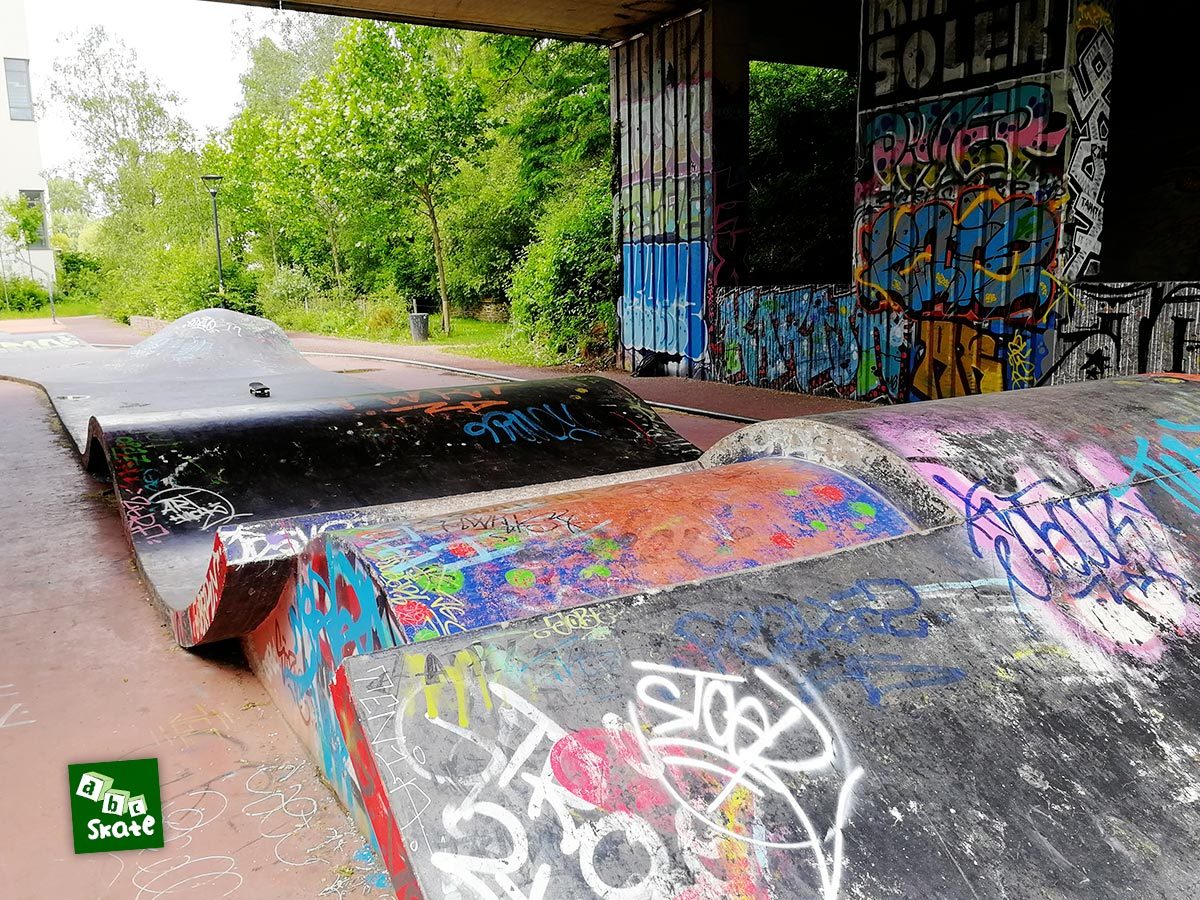 Skatepark la Courrouze : bosse avec gap