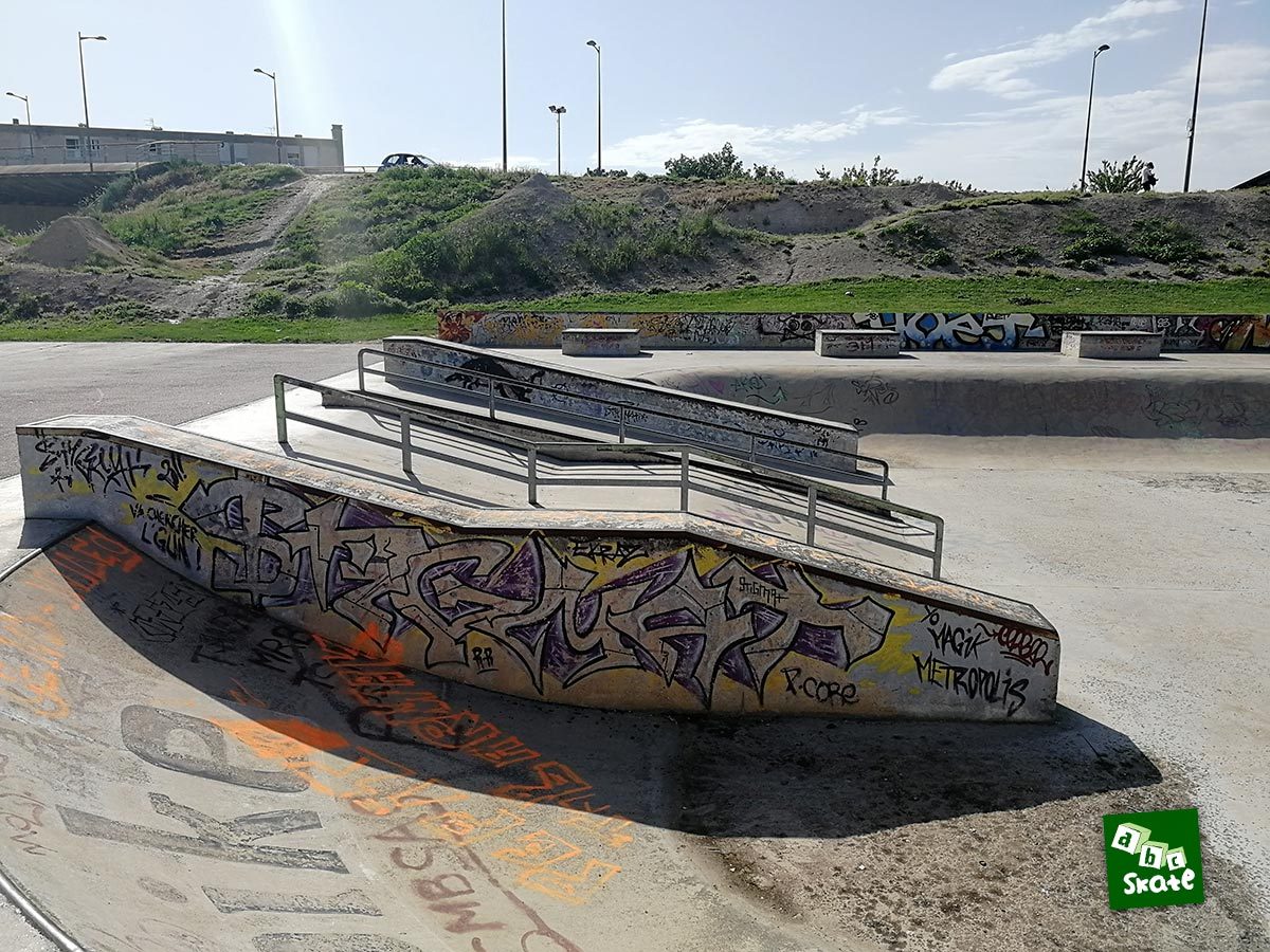 Skatepark de Troyes : ledges, rails et plans inclinés
