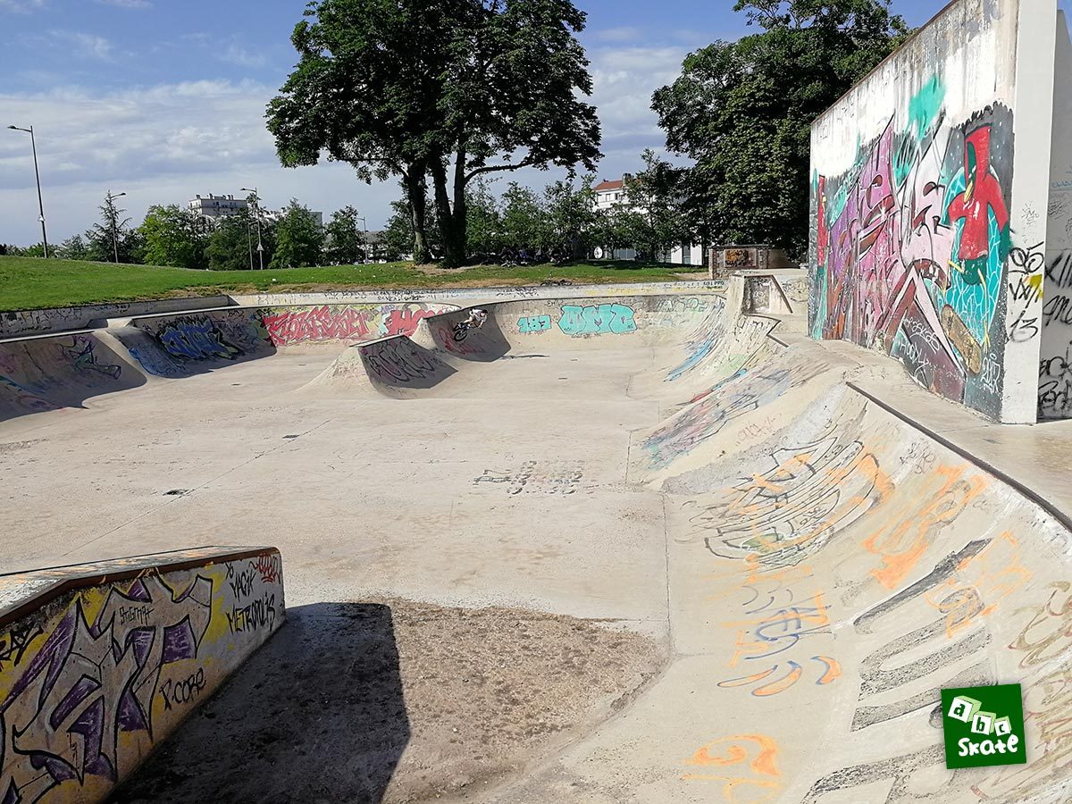Skatepark de Troyes : vue d'ensemble de droite