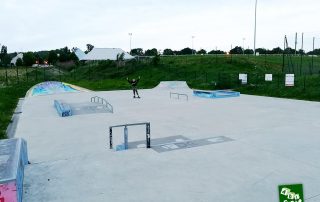 abcskate-skatepark-yvelines-78-noisy-le-roi-curb-set-marche-pyramide-courbes-rails-funbox