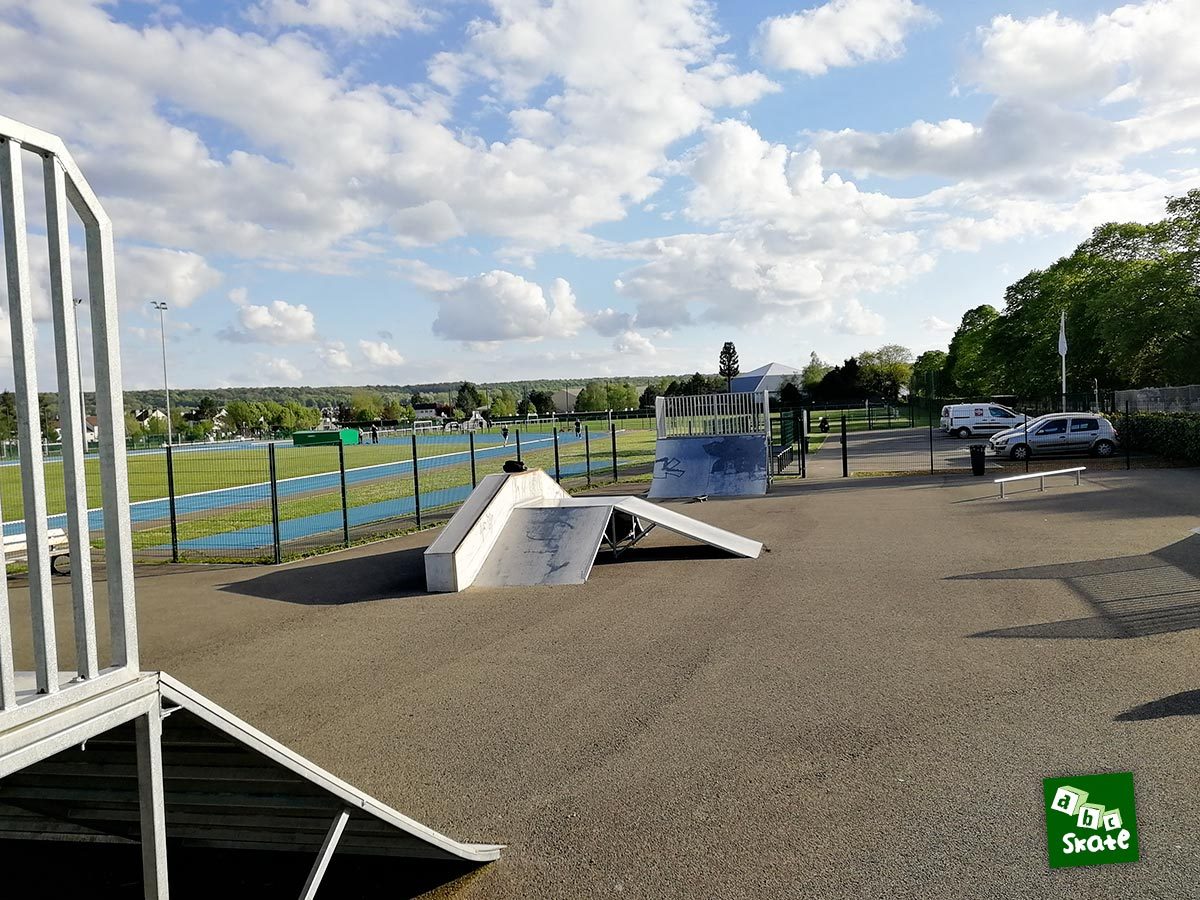 Skatepark Villepreux : ensemble, funbox, plan incliné et quarter
