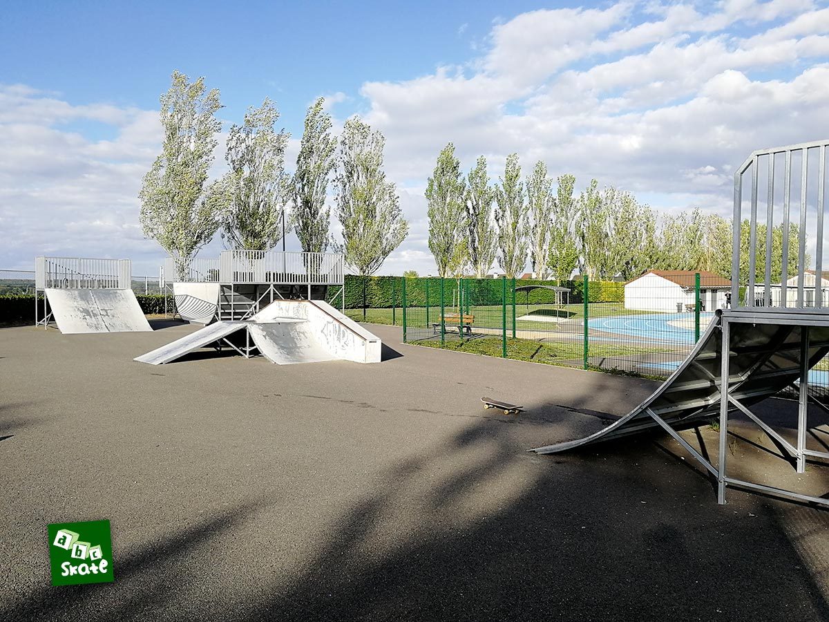 Skatepark Villepreux : ensemble, quarter et funbox
