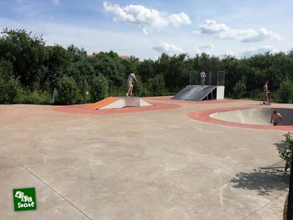 Skatepark de Carrières-sous-Poissy : bowl, funbox et plan incliné