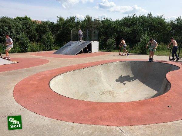 Skatepark de Carrières-sous-Poissy : bowl et plan incliné