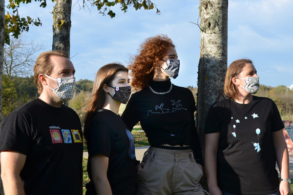 4 personnes qui portent des t-shirts et masques Dodoshop