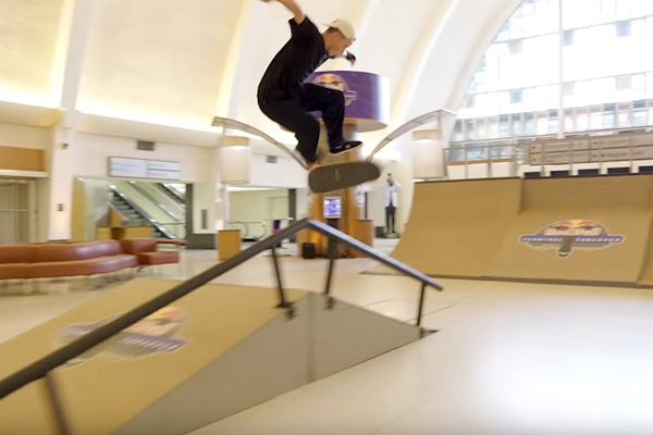 abcskate-abcskatecom-skateboard-skate-blog-news-actualite-Jake-Wooten-aeroport-abandonne