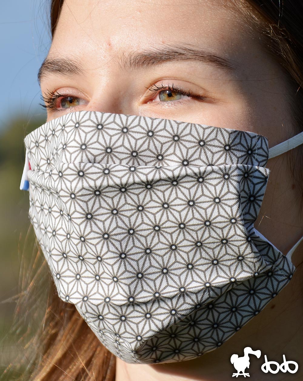 Masque "Geometrics" porté par une femme