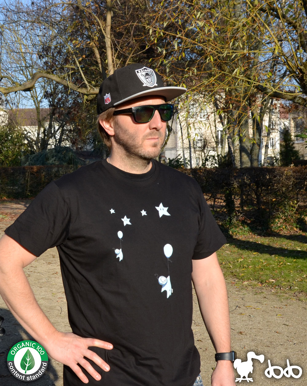 Homme portant un masque et un t-shirt Dodoshop