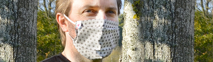 AbcSkate sauve votre fête des pères avec ses masques et t-shirts originaux Homme portant le masque Dodoshop "Geometrics"