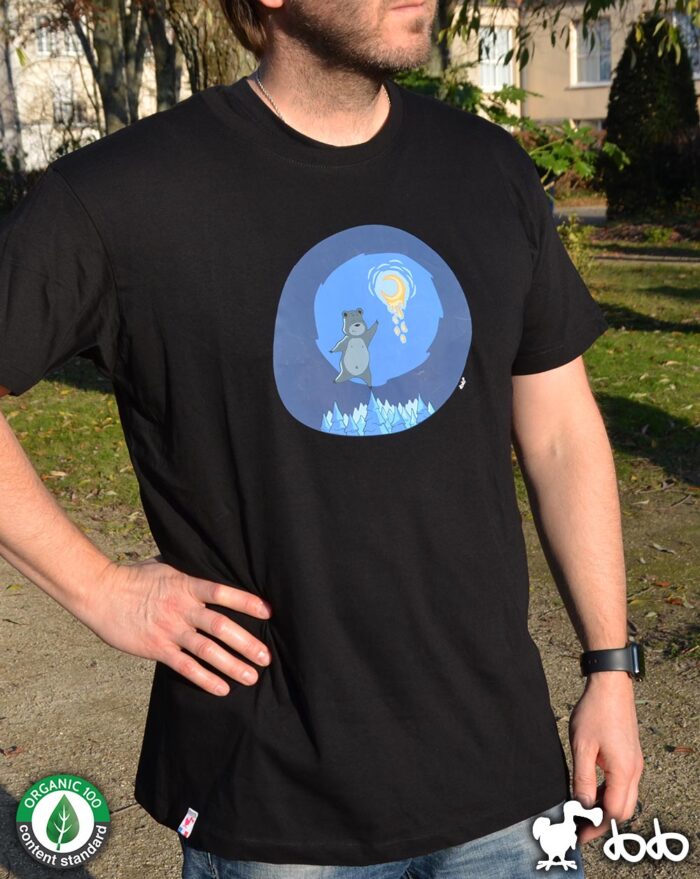 T-shirt "Lune de miel" noir et bleu porté par un homme