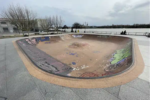ABCskate-bordeaux-chatron-skatepark-bowl-image
