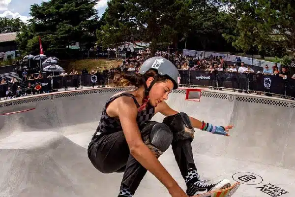 ABCskate-madeleine-larcheron-skate-tricks-contest-invitationale-park-image