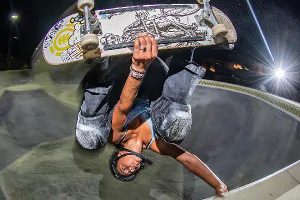 ABCskate-madeleine-larcheron-tricks-park-bowl-image